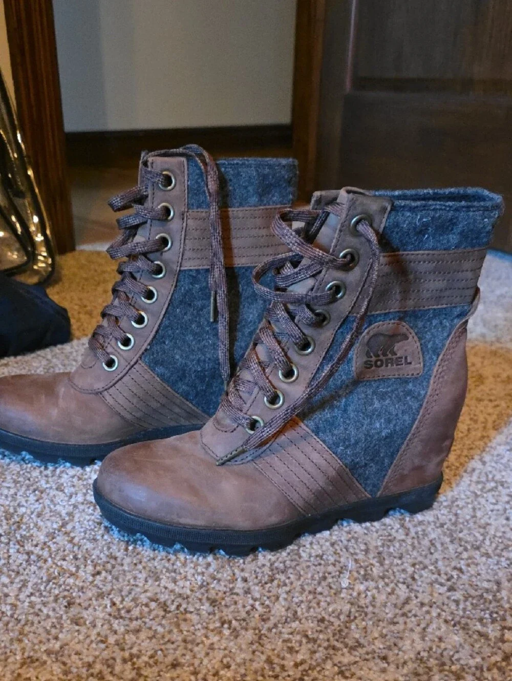 Sorel Brown Leather and Gray Felt Lace-Up Women's Boots
